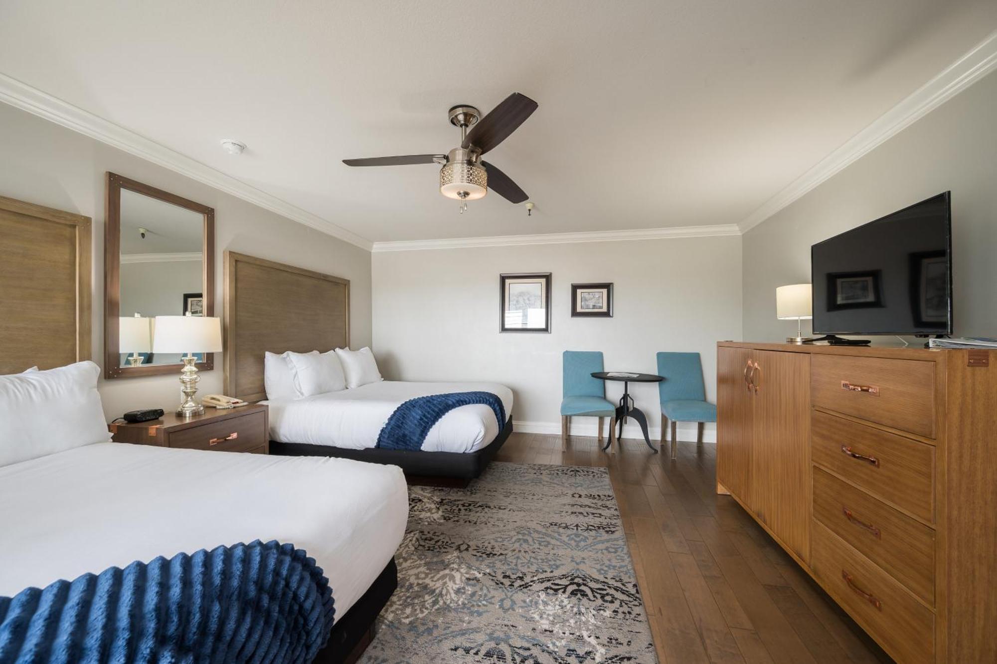 456 Embarcadero & Inn