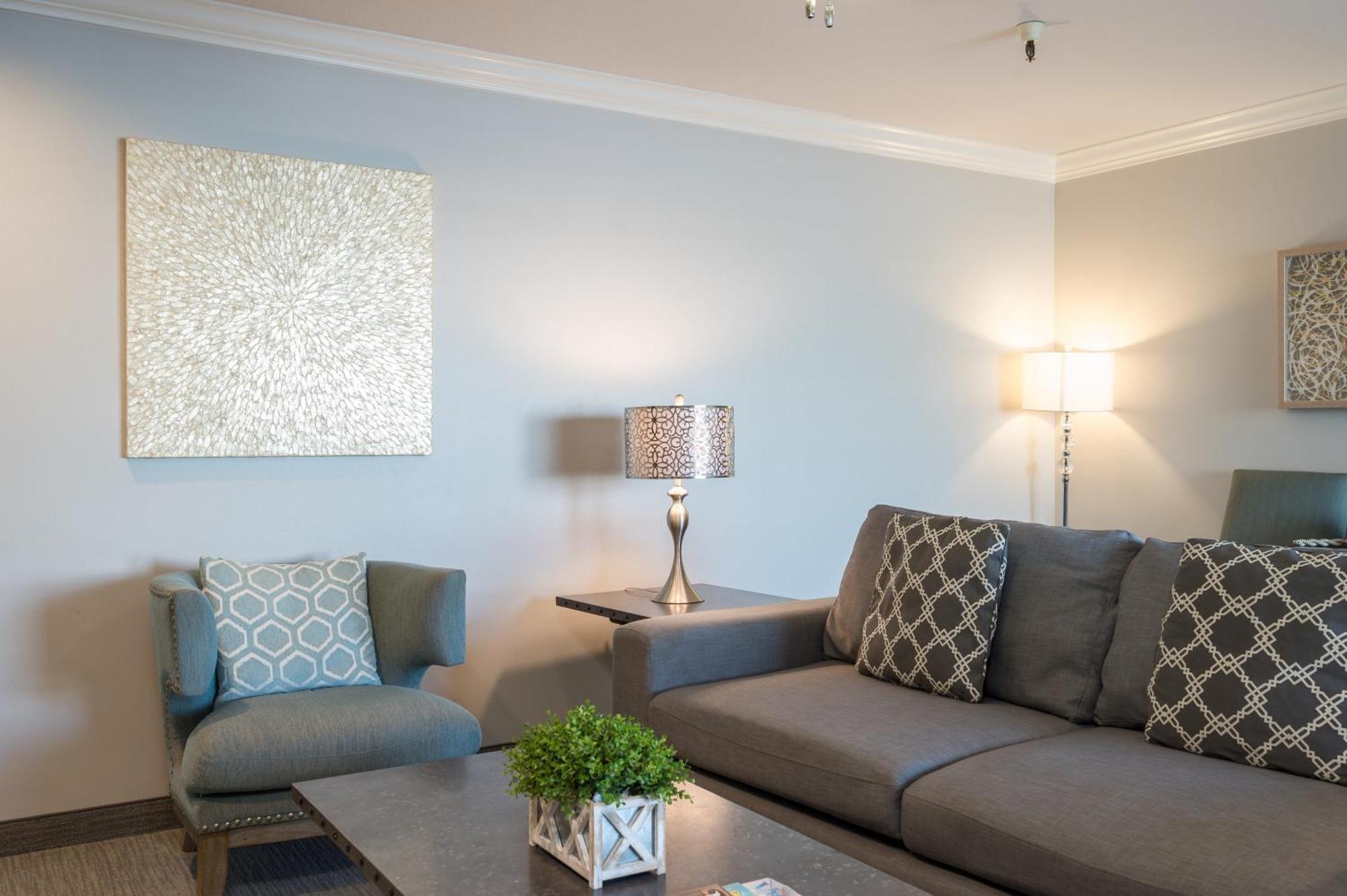 456 Embarcadero & Inn