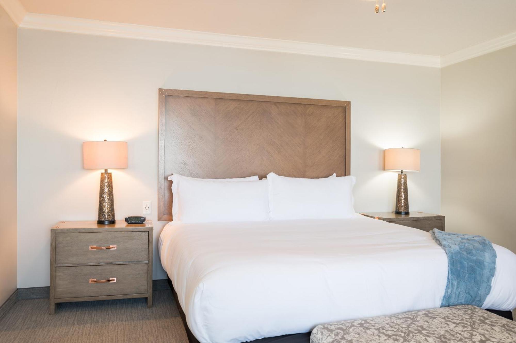 456 Embarcadero & Inn