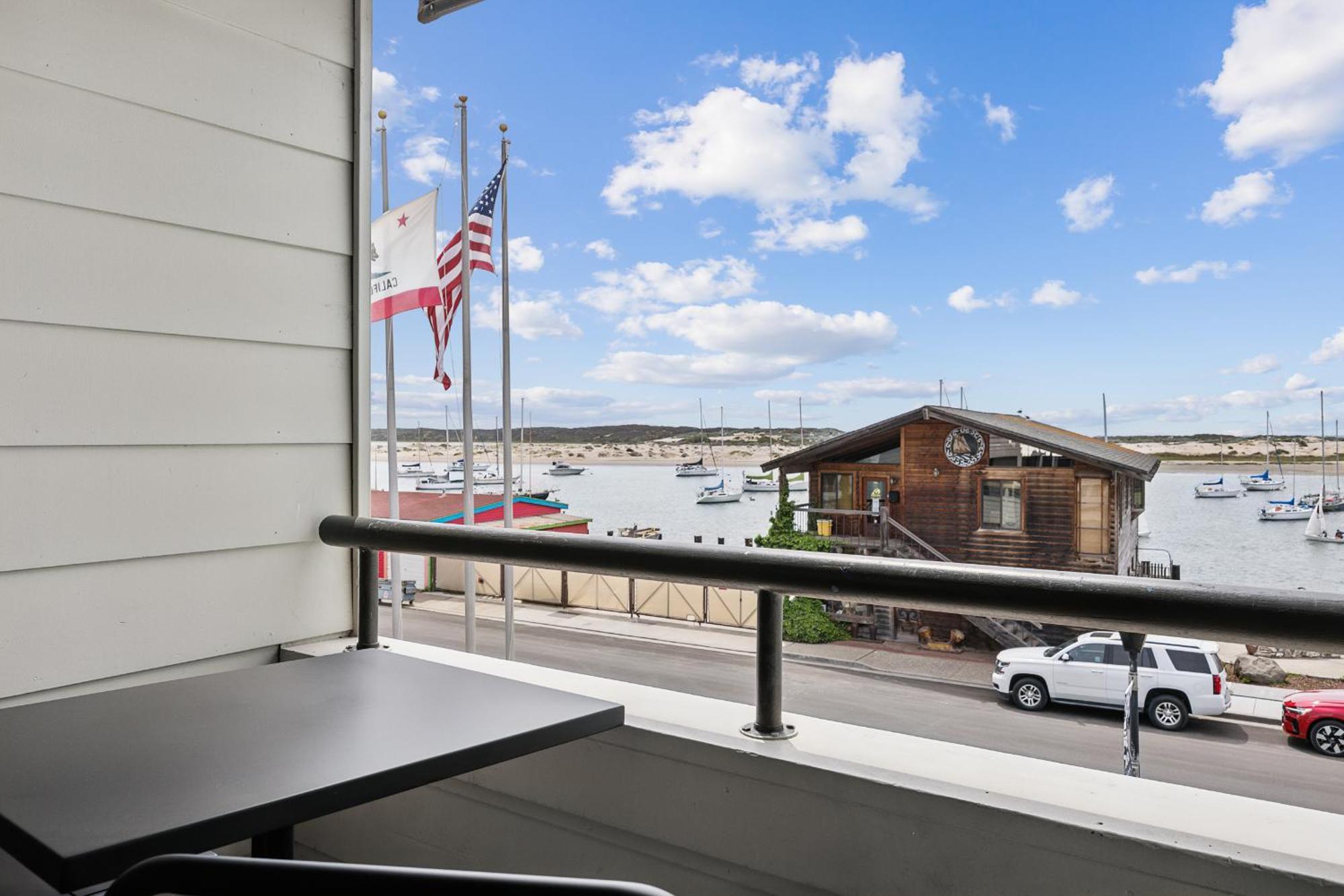 456 Embarcadero & Inn