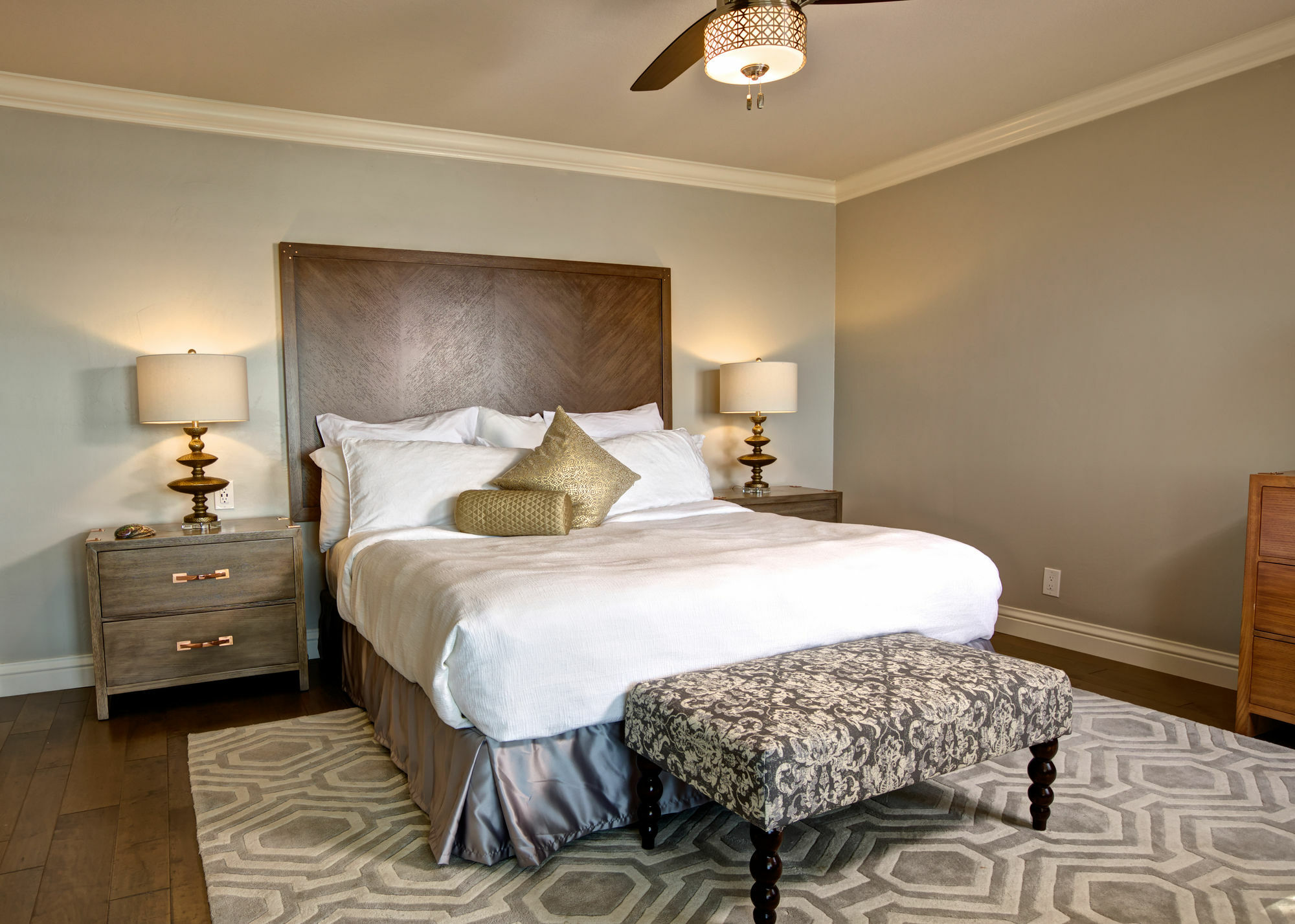 456 Embarcadero & Inn