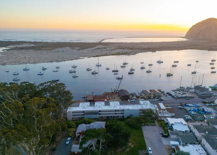 456 Embarcadero Inn & Suites