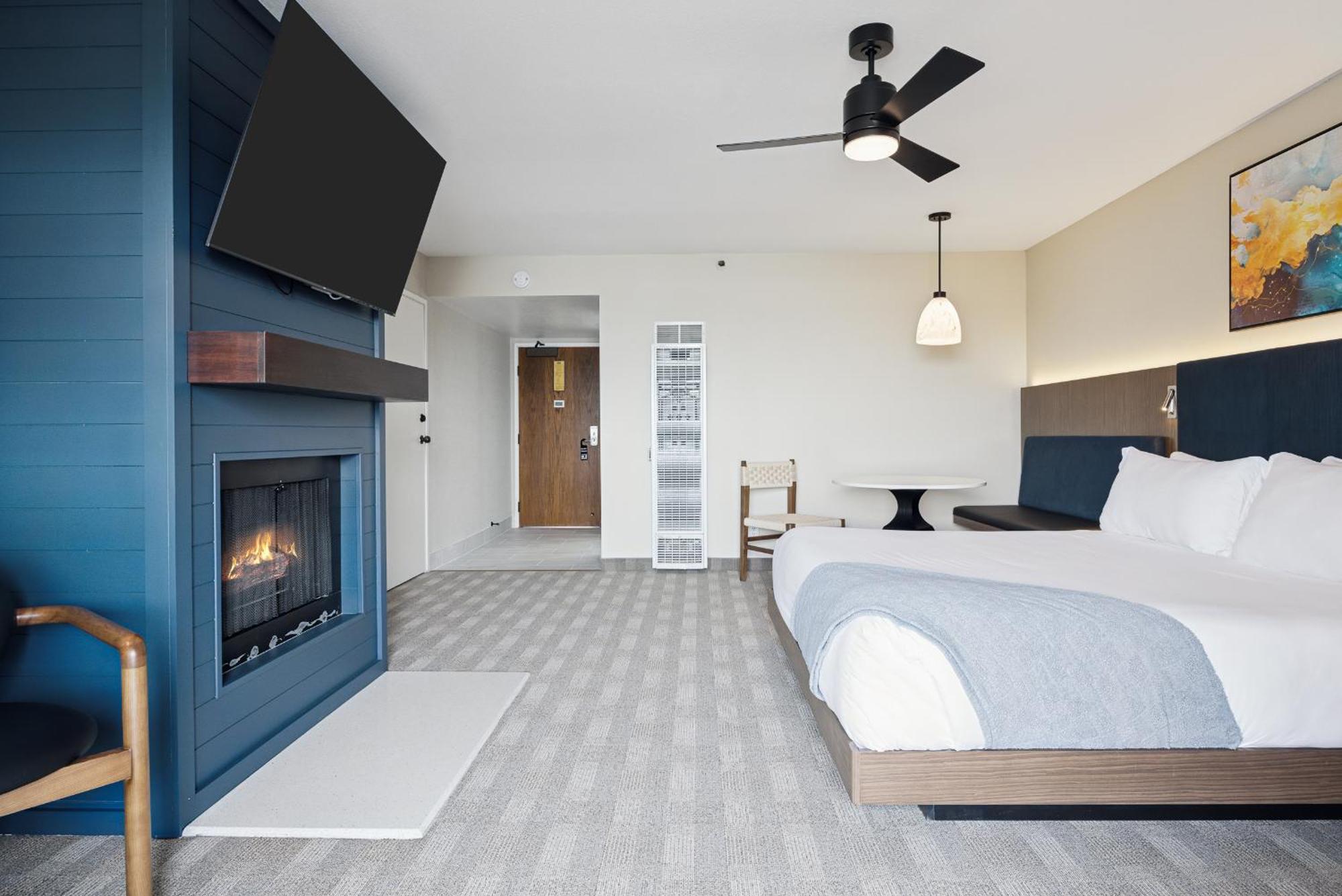 456 Embarcadero & Inn